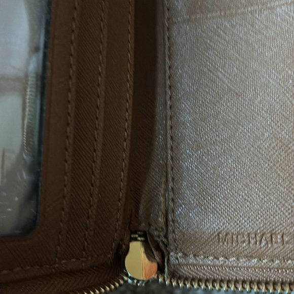 Michael Kors zip around wallet - Picture 8 of 14